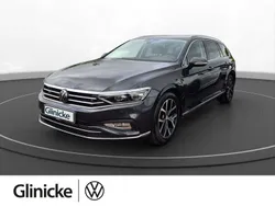 Grau Gebraucht 2023 VW Passat R-line Kombi | 37.440 € (Teuer)