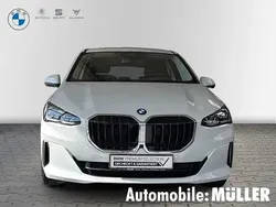 Weiss Gebraucht 2024 BMW 218 Active Tourer Luxury Line Van / Kleinbus | 29.850 € (Guter Preis)