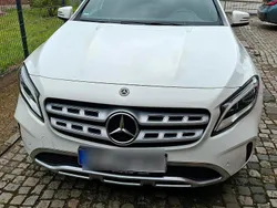 Weiß Gebraucht 2018 Mercedes GLA200 SUV | 25.000 € (Etwas zu teuer)