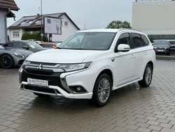 Weiß Gebraucht 2019 Mitsubishi Outlander P-HEV Top SUV | 18.990 € (Guter Preis)