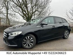 Schwarz Gebraucht 2022 Mercedes B180 Van / Kleinbus | 13.900 €
