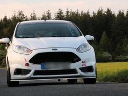 Weiß Gebraucht 2016 Ford Fiesta ST Kleinwagen | 8.800 €