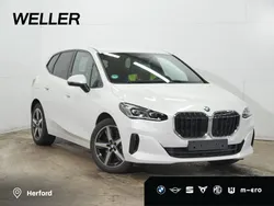 Weiß Gebraucht 2024 BMW 223 Active Tourer Luxury Line Van / Kleinbus | 37.880 € (Superpreis)