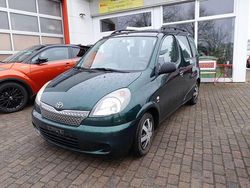 Grün Gebraucht 2001 Toyota Yaris Verso Luna Van / Kleinbus | 2.200 € (Fairer Preis)