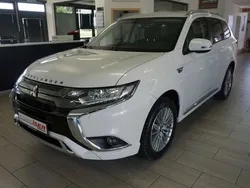 Rot Gebraucht 2021 Mitsubishi Outlander P-HEV Spirit SUV | 26.476 € (Teuer)