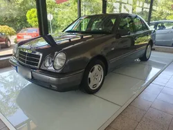 Grau Gebraucht 1997 Mercedes E230 Classic Limousine | 9.950 €