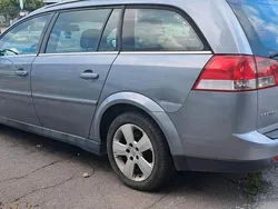 Silber Gebraucht 2004 Opel Vectra Kombi | 1.550 €