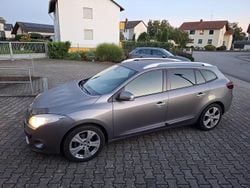 Grau Gebraucht 2010 Renault Mégane GrandTour Kombi | 5.000 € (Fairer Preis)