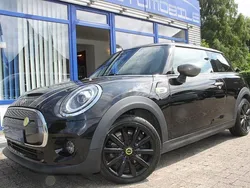 Schwarz Gebraucht 2020 Mini Cooper SE Kleinwagen | 16.850 € (Fairer Preis)