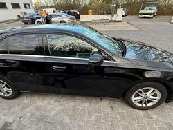 Schwarz Gebraucht 2018 Mercedes A200 Kombi | 19.850 € (Fairer Preis)