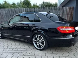 Schwarz Gebraucht 2011 Mercedes E200 Avantgarde Limousine | 11.900 € (Teuer)