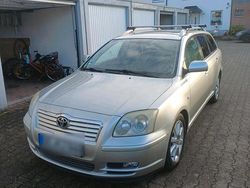 Silber Gebraucht 2005 Toyota Avensis T2 Kombi | 3.200 € (Etwas zu teuer)