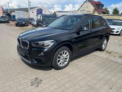 Black sapphire metallic Gebraucht 2017 BMW X1 Performance SUV | 15.790 € (Superpreis)