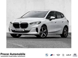Weiß Gebraucht 2022 BMW 218 Sport Line Van / Kleinbus | 26.480 € (Fairer Preis)