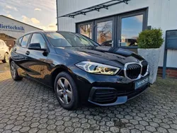 Black sapphire metallic Gebraucht 2024 BMW 118 Advantage Kleinwagen | 23.999 € (Fairer Preis)
