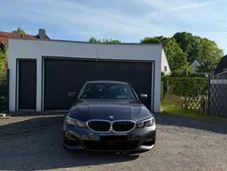 Grau Gebraucht 2019 BMW 330 Shadowline Limousine | 31.790 € (Etwas zu teuer)