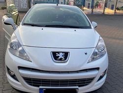 Weiß Gebraucht 2010 Peugeot 207 CC Cabrio | 7.500 €