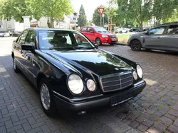 Schwarz Gebraucht 1998 Mercedes E200 Elegance Limousine | 4.250 € (Guter Preis)