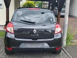 Schwarz Gebraucht 2011 Renault Clio III Kleinwagen | 2.000 € (Fairer Preis)