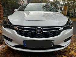 Weiß Gebraucht 2016 Opel Astra Innovation Limousine | 8.800 € (Guter Preis)