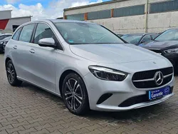 Silber Gebraucht 2023 Mercedes B200 Van / Kleinbus | 26.890 € (Fairer Preis)