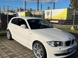 Weiß Gebraucht 2009 BMW 116 Kleinwagen | 5.500 €