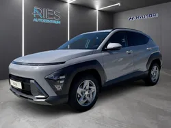 Grau Neu 2025 Hyundai Kona Trend SUV | 31.570 € (Etwas zu teuer)