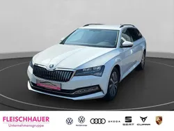 Weiss Gebraucht 2022 Skoda Superb Ambition Kombi | 26.440 € (Fairer Preis)