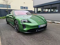 Grün Gebraucht 2020 Porsche Taycan Turbo Limousine | 81.000 € (Guter Preis)