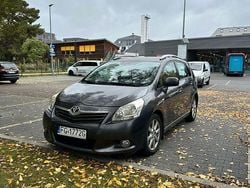 Grau Gebraucht 2011 Toyota Verso Life Van / Kleinbus | 4.900 € (Fairer Preis)