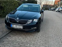 Schwarz Gebraucht 2018 Skoda Octavia Kombi | 12.999 € (Fairer Preis)