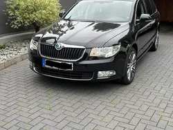Schwarz Gebraucht 2012 Skoda Superb Kombi | 8.800 € (Fairer Preis)