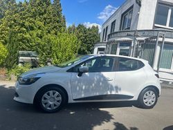Weiß Gebraucht 2014 Renault Clio IV Expression Kleinwagen | 6.290 € (Guter Preis)
