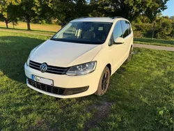 Weiß Gebraucht 2017 VW Sharan Comfortline Van / Kleinbus | 18.500 € (Fairer Preis)