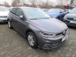 Rauchgrau (metallic) Gebraucht 2022 VW Polo Style Limousine | 18.988 € (Fairer Preis)