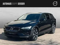 Onyx schwarz Gebraucht 2023 Volvo V60 CC Ultimate Kombi | 46.750 € (Fairer Preis)