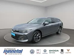 Diabasgrau metallic Gebraucht 2024 VW Passat Elegance Kombi | 39.680 € (Etwas zu teuer)