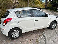 Weiß Gebraucht 2014 Hyundai i20 Kleinwagen | 5.900 € (Fairer Preis)