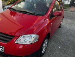 Rot Gebraucht 2009 VW Fox Refresh Kleinwagen | 2.100 € (Fairer Preis)