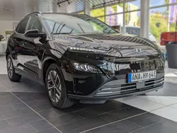 Phantom black / mic Gebraucht 2023 Hyundai Kona Advantage SUV | 27.990 € (Etwas zu teuer)