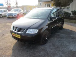 Schwarz Gebraucht 2006 VW Touran Trendline Van / Kleinbus | 2.299 € (Etwas zu teuer)