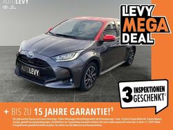 Grau / coral Gebraucht 2022 Toyota Yaris Hybrid Limousine | 19.890 € (Fairer Preis)