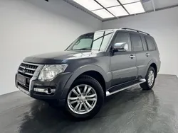 Mineralgrau (m) Gebraucht 2017 Mitsubishi Pajero Top SUV | 34.390 € (Etwas zu teuer)