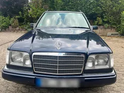 Blau Gebraucht 1994 Mercedes E280 Kombi | 14.900 €
