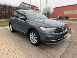 Grau Gebraucht 2021 VW Tiguan Life SUV | 18.499 € (Fairer Preis)
