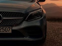 Grau Gebraucht 2018 Mercedes C220 AMG line Limousine | 24.000 € (Etwas zu teuer)