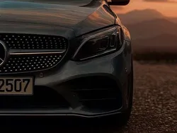 Grau Gebraucht 2018 Mercedes C220 AMG line Limousine | 30.299 €