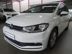 Weiß Gebraucht 2022 VW Touran Van / Kleinbus | 25.849 € (Fairer Preis)