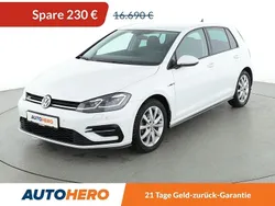 Weiß Gebraucht 2019 VW Golf VII Highline Limousine | 16.460 € (Fairer Preis)