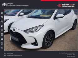 Weiß Gebraucht 2023 Toyota Yaris Hybrid Comfort Limousine | 20.990 € (Fairer Preis)